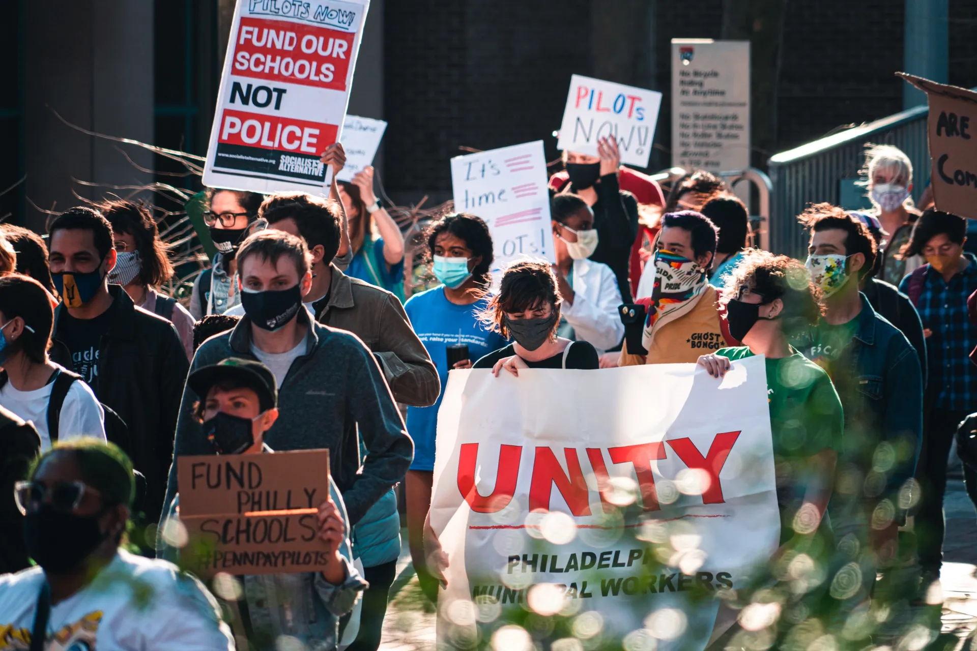 Workers organizing together